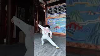 小女孩英姿飒爽展拳风，一招一式刚劲有力，干净利落！#HuangyanMartialArts #Kungfu #MartialArts #China #Fujian