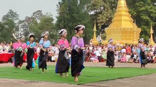 Dans al unui grup etnic din Muang Sing la festivalul stupei Xien Tung, Laos