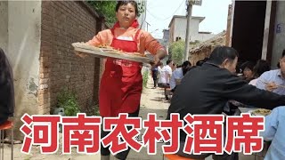 实拍农村结婚婚宴，一条胡同摆满桌子，这吃酒席阵仗真大！真壮观