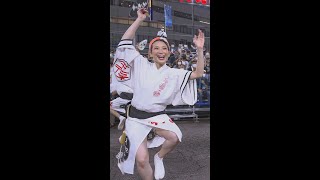 【阿波踊り】ギネス級の笑顔の踊り子さん　暴れ踊りでカメラにダイブ！天保連