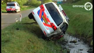 Politieauto te water in Ede