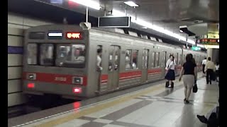 東京メトロ半蔵門線神保町駅（Z07）を発車する東急2000系2003F