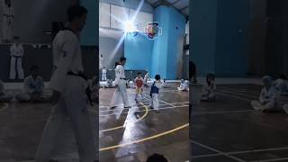 Siapkah kamu untuk menjadi lebih kuat dan tangguh? Mari kita latih beladiri bersama-sama! #taekwondo