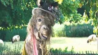 Nanny McPhee - Burro Bailando [DONKEY DANCING]