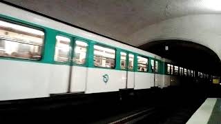 The weird track layout on Mirabeau station in Paris