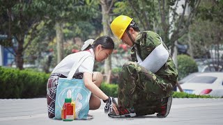 Injured Peasant Worker Can't Tie His Shoes | Social Experiment