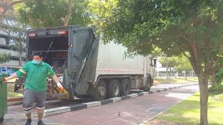 Sembcorp Volvo FM 370 collecting at hawker centre