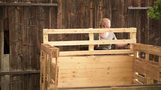 Build your own DIY playhouse – all you need are a few pallets