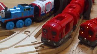 Thomas & Friends Wooden Train for Children, London Metro, Brio 3 Red Tunnel Station, Nursery Rhymes