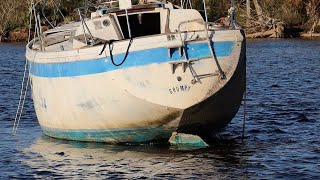 I explore The Grumpy abandoned sailboat