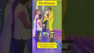 Arijit Singh touches MS Dhoni's feet during IPL ceremony #cricket #msd #ipl #msdhoni #arijitsingh