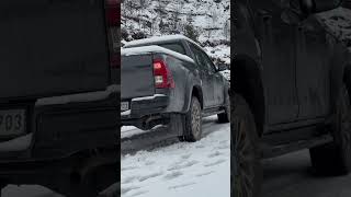 Toyota Hilux Snow Drive ~TripNMunch