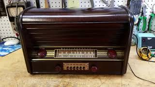 1948 Westinghouse H104 vintage radio playing