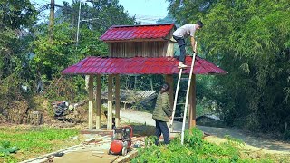 Progress of the 3rd day of construction of the Gate at the resettlement area: Gate roof installation