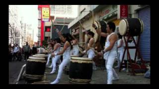 Taiko drummers at the Tokyo Marathon 2011 東京マラソン２０１１年 太鼓演奏