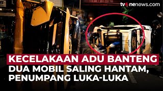 Adu Banteng Mobil Dini Hari di Jalanan Kota Bandung, Satu Mobil Terbalik | OneNews Update