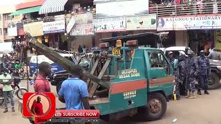 POLICE ELWANAGANYE NE BESIGYE OKUMUGYA MU KIBUGA KMPALA AKUNGANYIZA ABANTU NABAGAMBA  OKUZUUKUKA