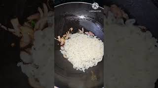 school tiffin maggi #viralvideo #shortvideo #foodlover #tiffinrecipe #sweet lovely kitchen sonai