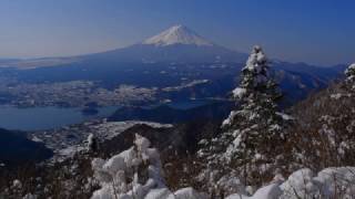 20170328風で雪の舞う新道峠第二展望台からの富士山