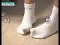 korean singer Eun Gaeun remove her socks