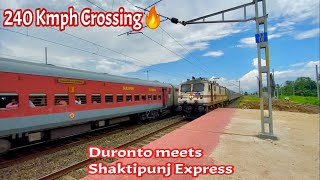 Dangerous 240 Kmph Crossing😈🔥Sealdah Duronto meets LHB Shaktipunj Express at Full Speed