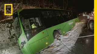 Zgubił w śniegu ustnik do blokady alkoholowej autobusu! | Najniebezpieczniejsze drogi Europy