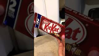 HOW TO OPEN KIT KAT | SATISFYING OPENING KITKAT 2 PACKS #shorts