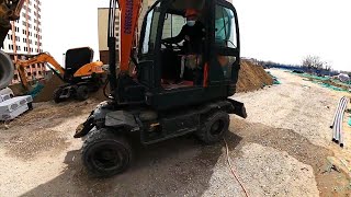 The driver is hungry to eat after get off work and experience the real life of an excavator driver.