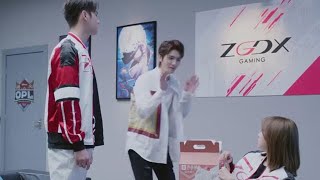 A handsome guy comes to deliver snacks to his sweet wife, the CEO is jealous and warns,