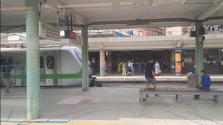 4032次樹林發車經由北迴線開往花蓮的銀綠色微笑號EMU900型十輛一編組EMU907區間快車，2243次瑞芳發車經由山線開往嘉義的EMU811+EMU812微笑號區間車