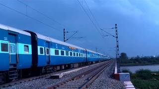 19260 Bhavnagar Kochuveli Express with VTA WDM-3A Crossing Purna Bridge