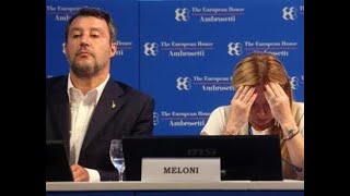 Cernobbio, Meloni e le mani sugli occhi mentre Salvini parla di sanzioni alla Russia da togliere