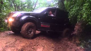 Ssangyong Rexton off-road 4x4 mud