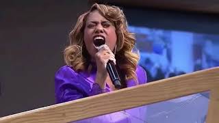 Jennifer Holliday Sings at Aretha Franklin's Funeral