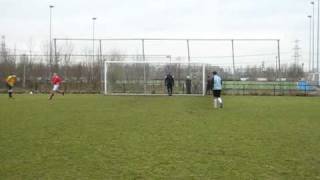 Strafschoppenserie CVVB 4 - SJS 3 Elmo scoort