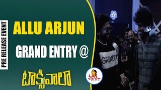 Allu Arjun Grand Entry at Taxiwala Pre Release Event | Vanitha TV