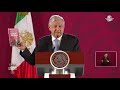 amlo presume su libro sobre economía