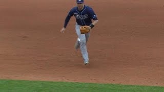 TB@BOS: Longoria charges to nab Brentz at first