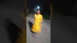 রাস্তার লোক তাকিয়ে  দেখছে❤❤#viral .#dance .