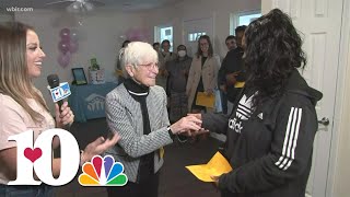 Knoxville mom receives keys to new home