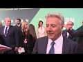 dustin hoffman terrifies reporter as captain hook on the red carpet