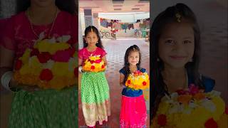 School lo Bathukamma Sambaralu🌺 #bathukamma #jaggubhai #pillalu #tomandjerry #trendingshorts #viral