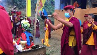 तामाङ जातीको मृत्युपछि गरिने संस्कार लामाहरूले च्योई गर्दै Chod Cham Lama Nach