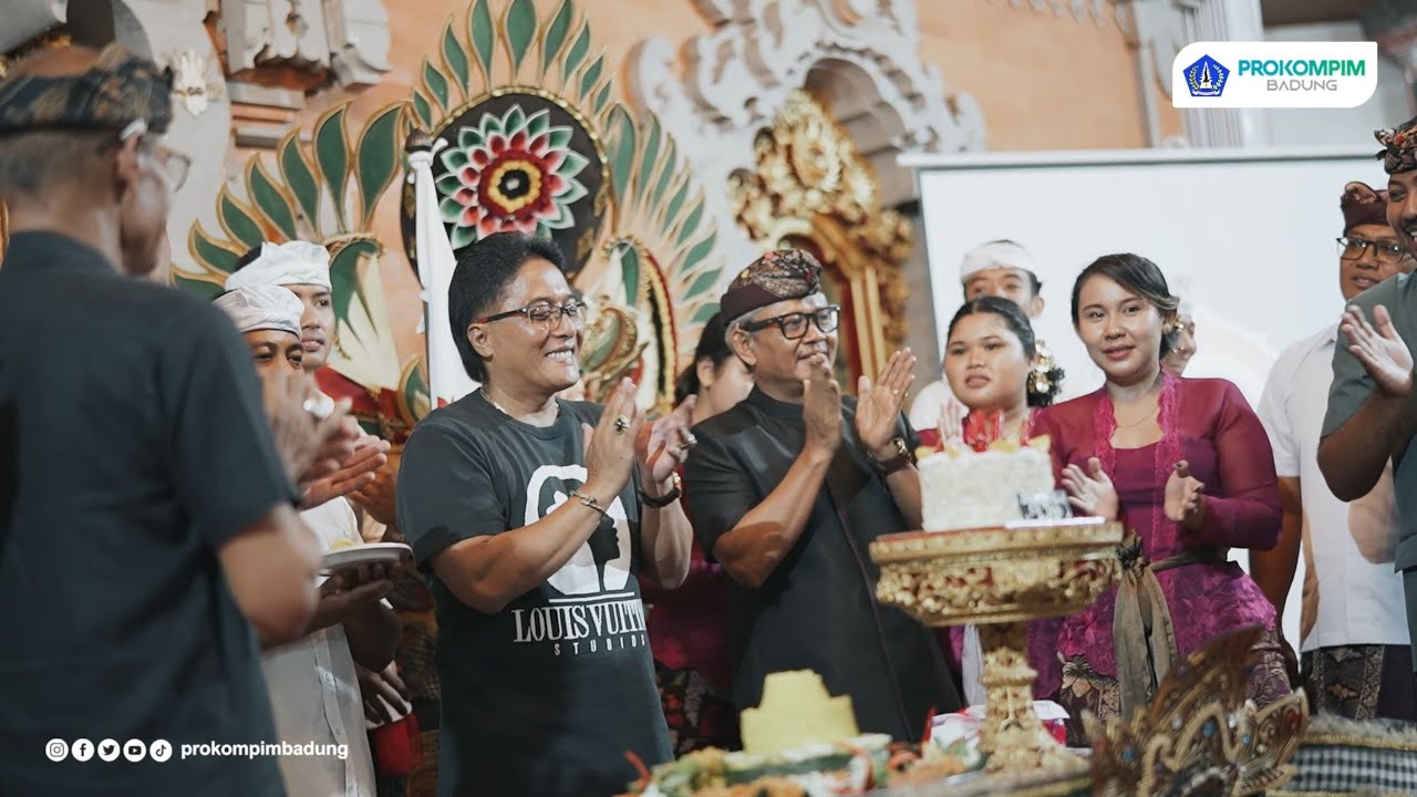 Bupati Giri Prasta Hadiri HUT Ke-41 ST. Tri Eka Dharma Shanti - YouTube