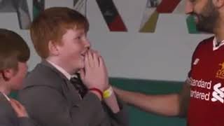 محمد صلاح يفاجئ الاطفال   mo salah surprise liverpool kids