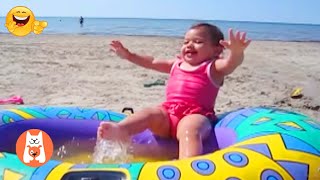 Momentos Divertidos y Fallidos de Bebés en La Playa | Mejores Videos de Risa