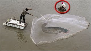 Fishing Cambodia - cambodia net fishing, catching fish by hand