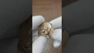 La bague du seigneur, une grosse chevalière du Christ en véritable acier inoxydable doré à l'or fin