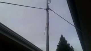 Simple fence mounted antenna mast