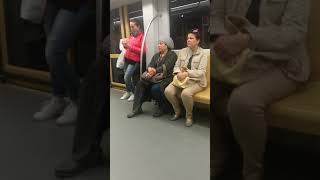 Metroda 3  yolcu kadın.. Peki ortak özellikleri sizce nedir?